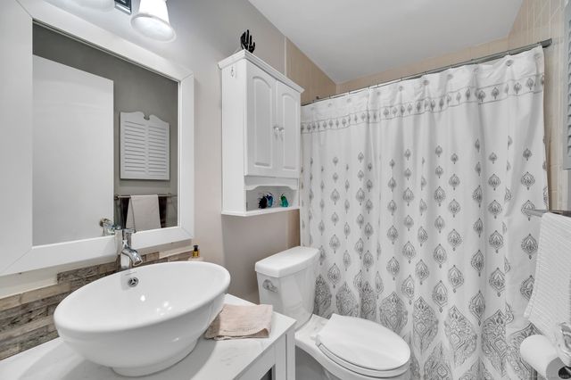 74 Hollister Way South 74, Glastonbury, CT 06033