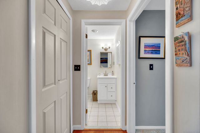 74 Hollister Way South 74, Glastonbury, CT 06033