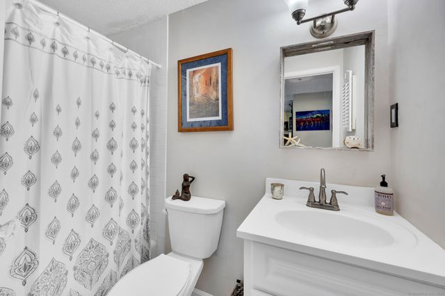 74 Hollister Way South 74, Glastonbury, CT 06033