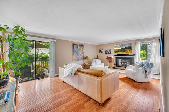74 Hollister Way South 74, Glastonbury, CT 06033
