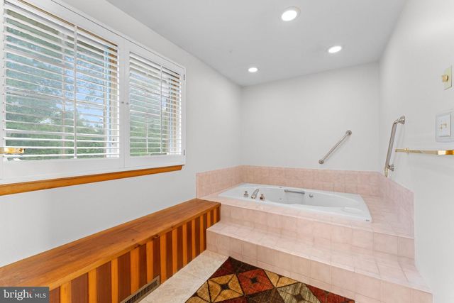 18903 MANCHESTER DR, Hagerstown, MD 21742