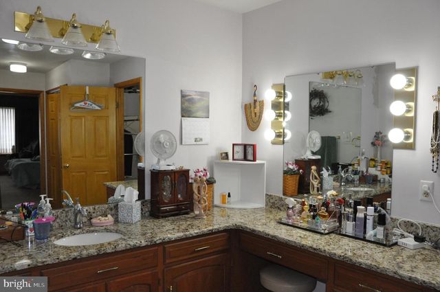 18903 MANCHESTER DR, Hagerstown, MD 21742