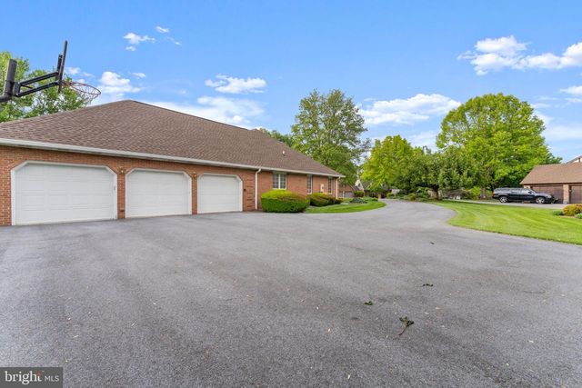 18903 MANCHESTER DR, Hagerstown, MD 21742