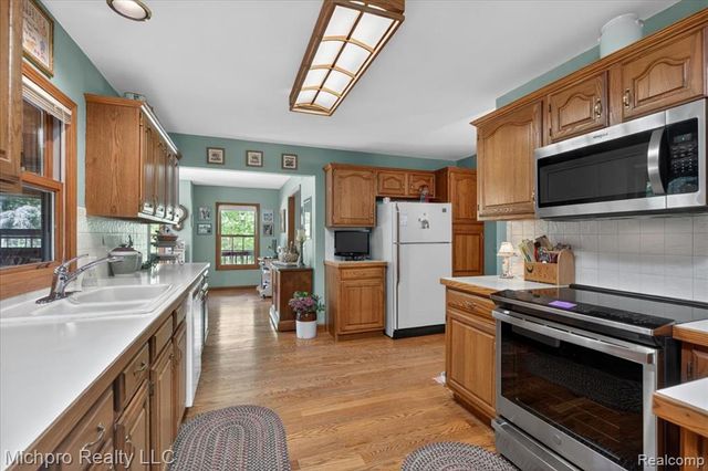 670 Green Creek Lane, Oxford, MI 48371