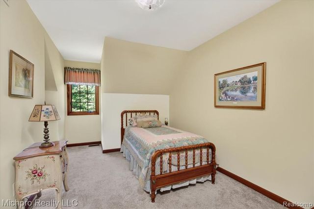 670 Green Creek Lane, Oxford, MI 48371