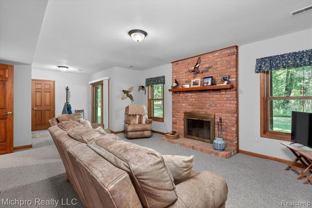 670 Green Creek Lane, Oxford, MI 48371