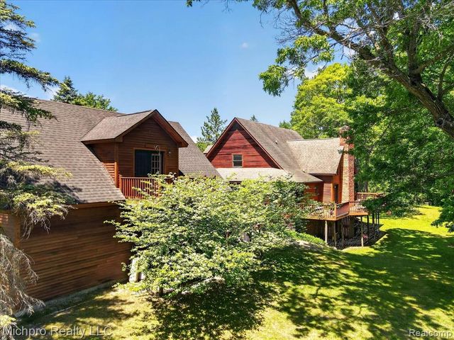 670 Green Creek Lane, Oxford, MI 48371
