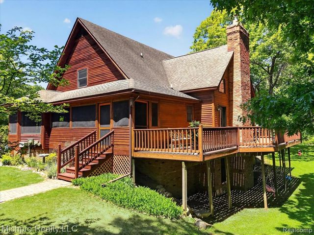670 Green Creek Lane, Oxford, MI 48371