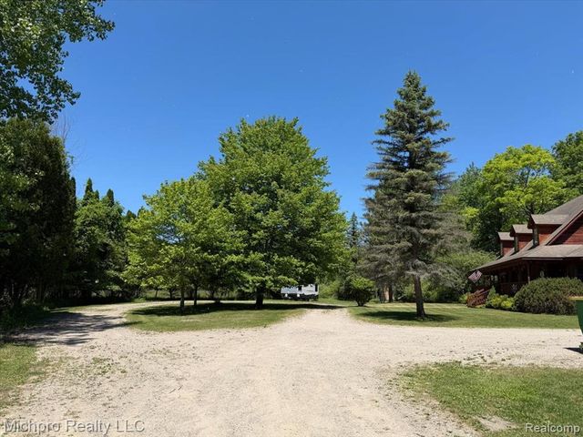 670 Green Creek Lane, Oxford, MI 48371