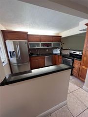197 Lakeview Dr 105, Weston, FL 33326