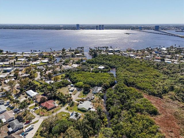 137 Dow LN, North Fort Myers, FL 33917