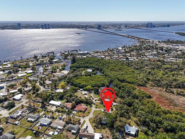 137 Dow LN, North Fort Myers, FL 33917