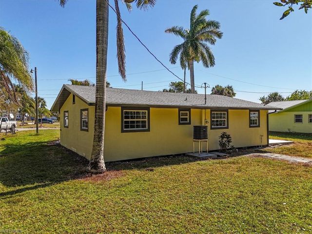 137 Dow LN, North Fort Myers, FL 33917