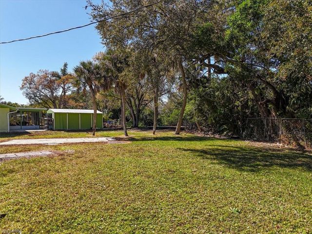 137 Dow LN, North Fort Myers, FL 33917
