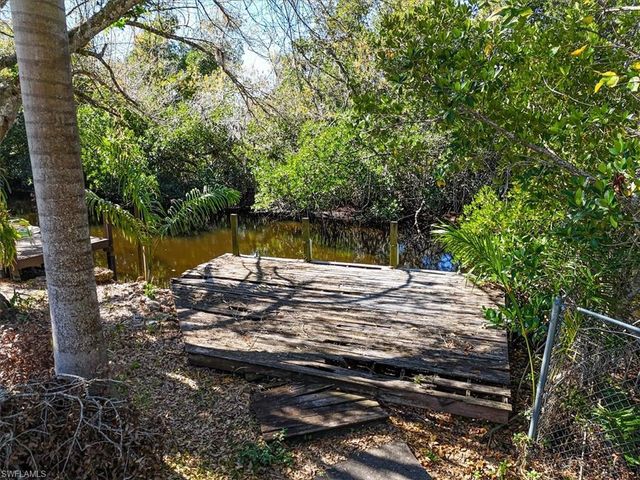 137 Dow LN, North Fort Myers, FL 33917