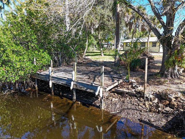 137 Dow LN, North Fort Myers, FL 33917