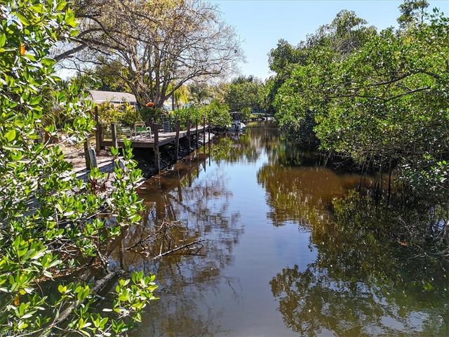 137 Dow LN, North Fort Myers, FL 33917