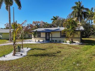 137 Dow LN, North Fort Myers, FL 33917