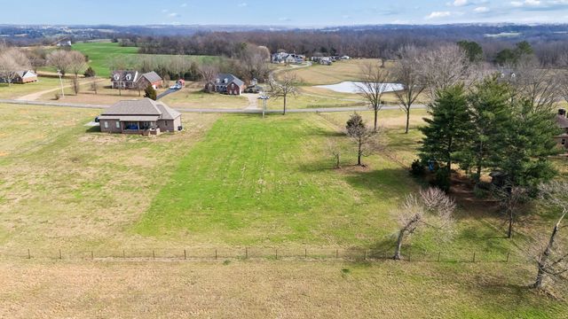 760 N Russell St, Portland, TN 37148