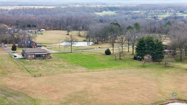 760 N Russell St, Portland, TN 37148