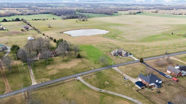 760 N Russell St, Portland, TN 37148
