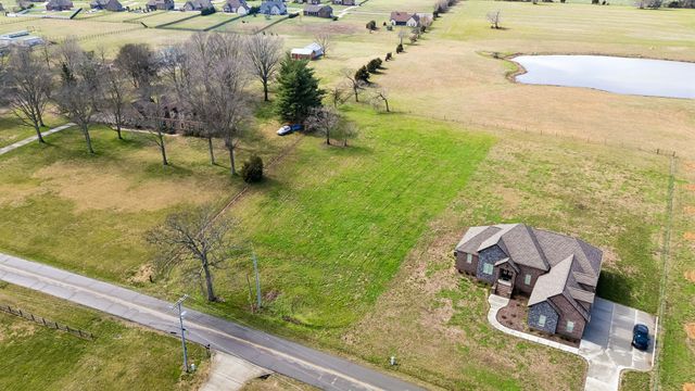 760 N Russell St, Portland, TN 37148
