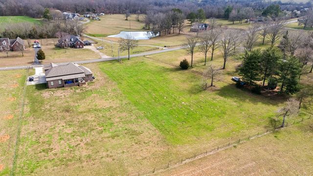 760 N Russell St, Portland, TN 37148