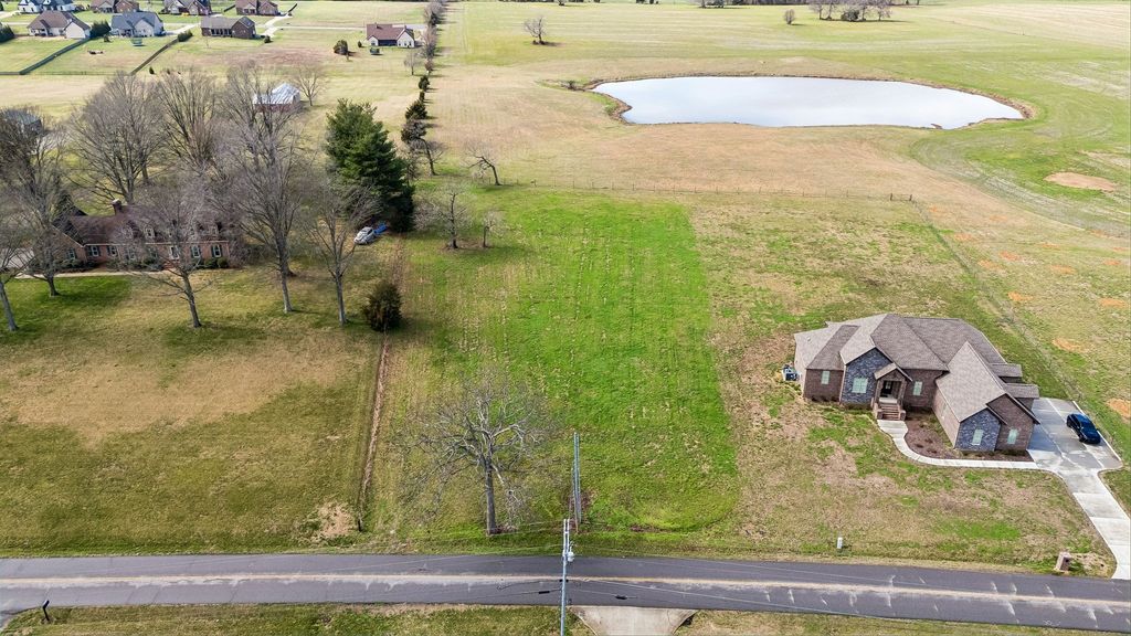 760 N Russell St, Portland, TN 37148