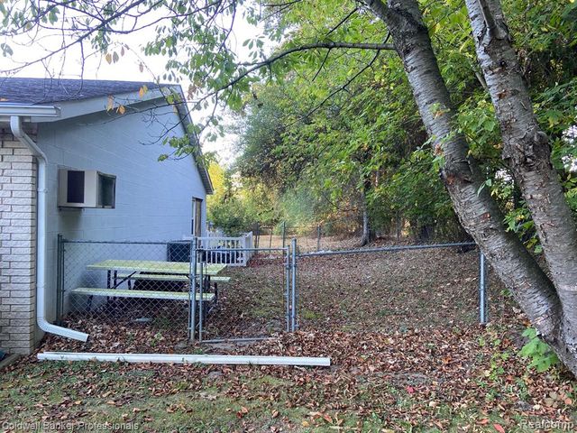 1284 Turrill Road, Lapeer, MI 48446