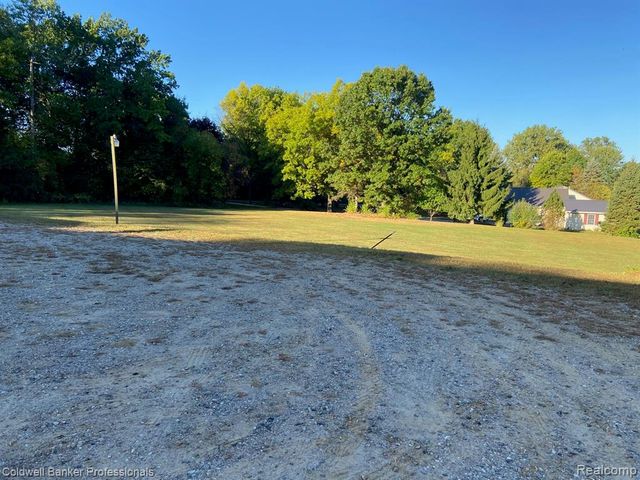 1284 Turrill Road, Lapeer, MI 48446