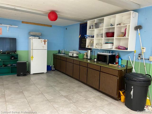 1284 Turrill Road, Lapeer, MI 48446