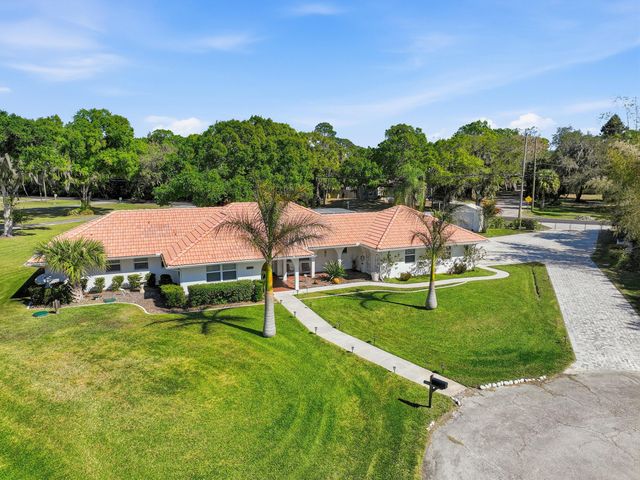 1100 Fleetwood Lane, Fort Pierce, FL 34982