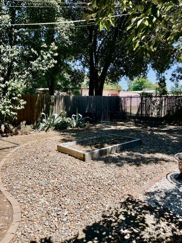 3321 35th St, Sacramento, CA 95817