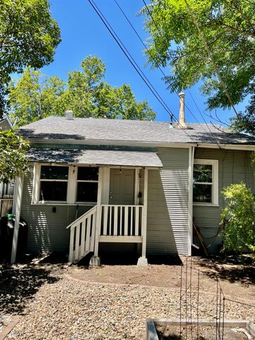 3321 35th St, Sacramento, CA 95817