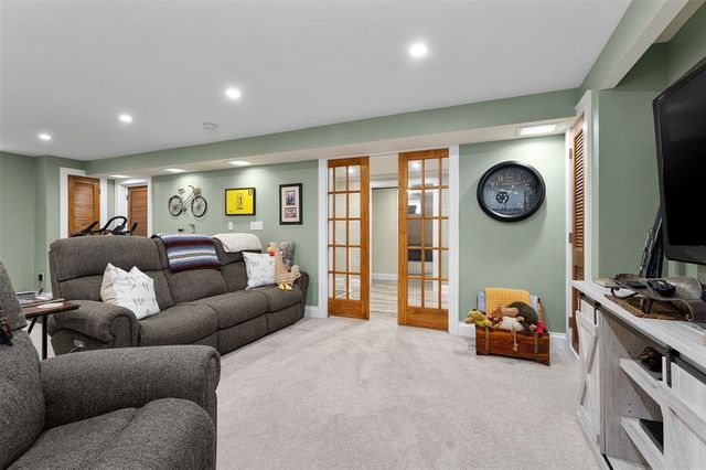212 Mckinley Avenue, Eau Claire, WI 54701
