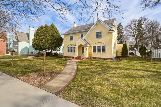 212 Mckinley Avenue, Eau Claire, WI 54701