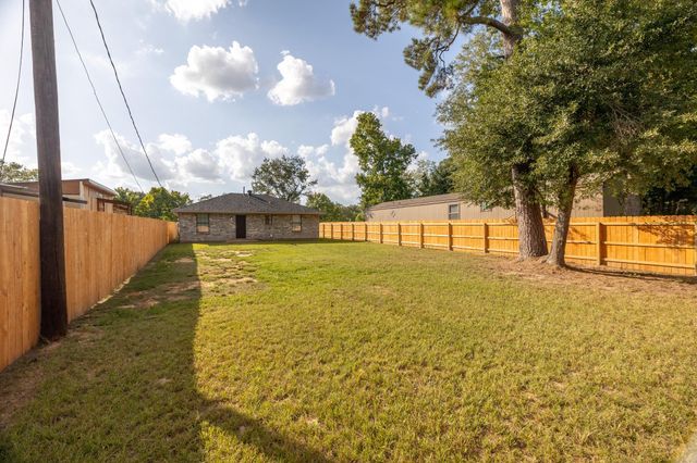 1622 N Travis Avenue N, Cleveland, TX 77327