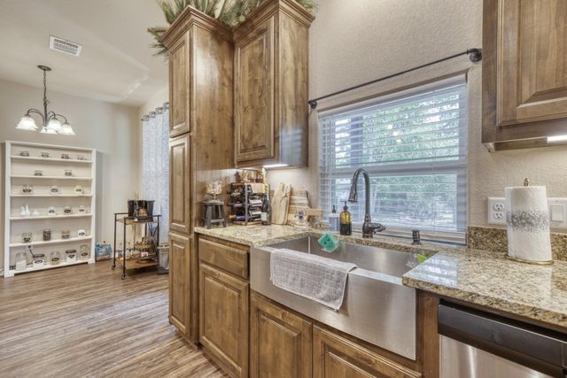 305 Thompson Street, Madisonville, TX 77864