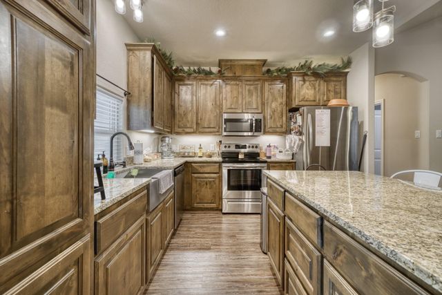 305 Thompson Street, Madisonville, TX 77864