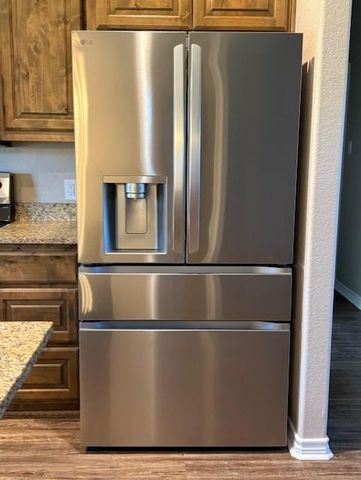 305 Thompson Street, Madisonville, TX 77864