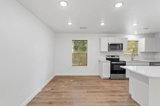 1653 Navajo TRL, Kingsland, TX 78639