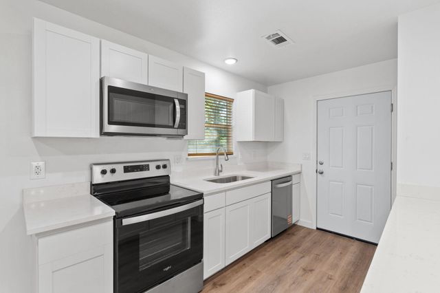 1653 Navajo TRL, Kingsland, TX 78639