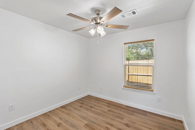 1653 Navajo TRL, Kingsland, TX 78639