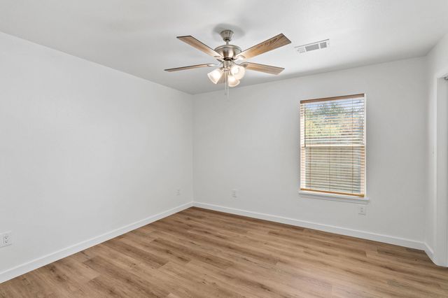 1653 Navajo TRL, Kingsland, TX 78639