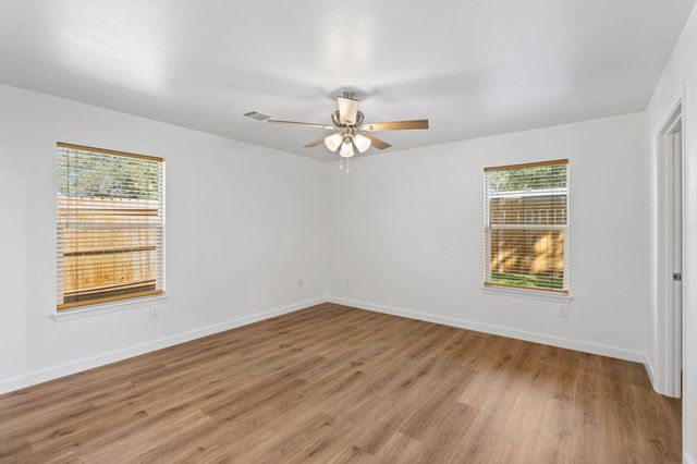 1653 Navajo TRL, Kingsland, TX 78639
