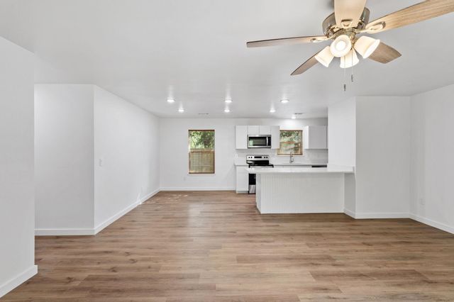 1653 Navajo TRL, Kingsland, TX 78639