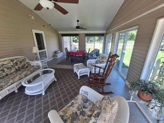 83 East Street, Saint Louisville, OH 43071
