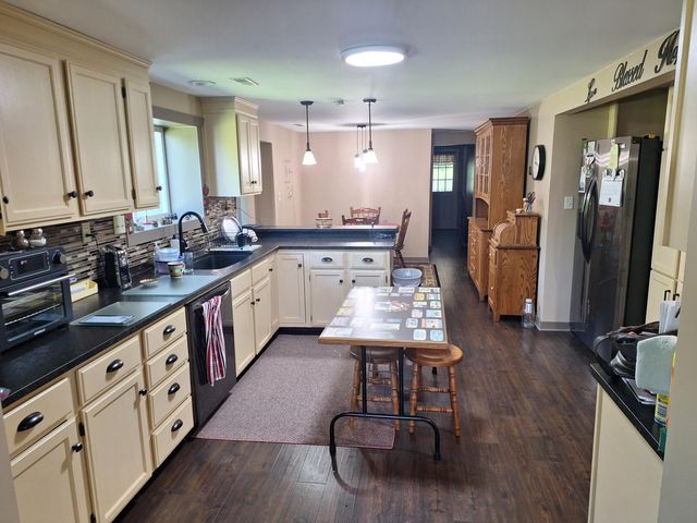 83 East Street, Saint Louisville, OH 43071