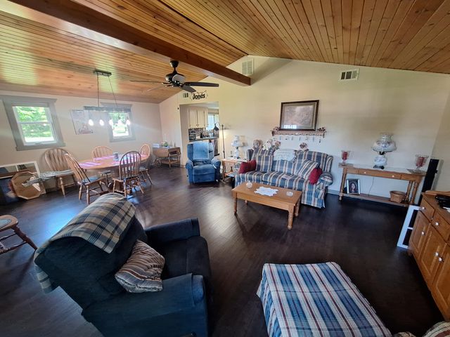 83 East Street, Saint Louisville, OH 43071