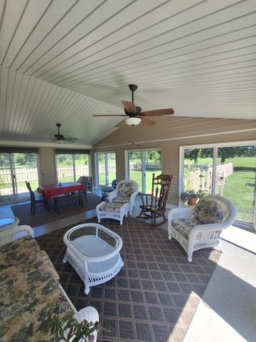 83 East Street, Saint Louisville, OH 43071